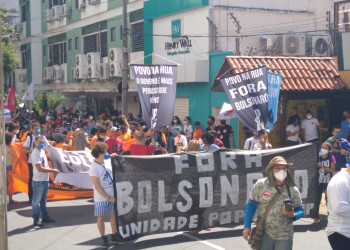 Mais de 3 mil pessoas protestam contra Bolsonaro em Teresina